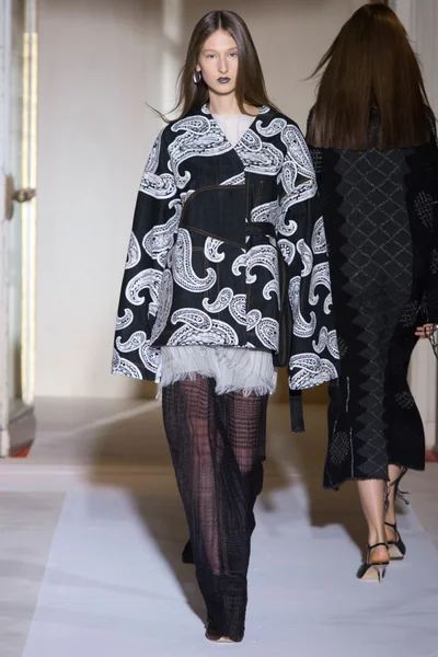 Look 33